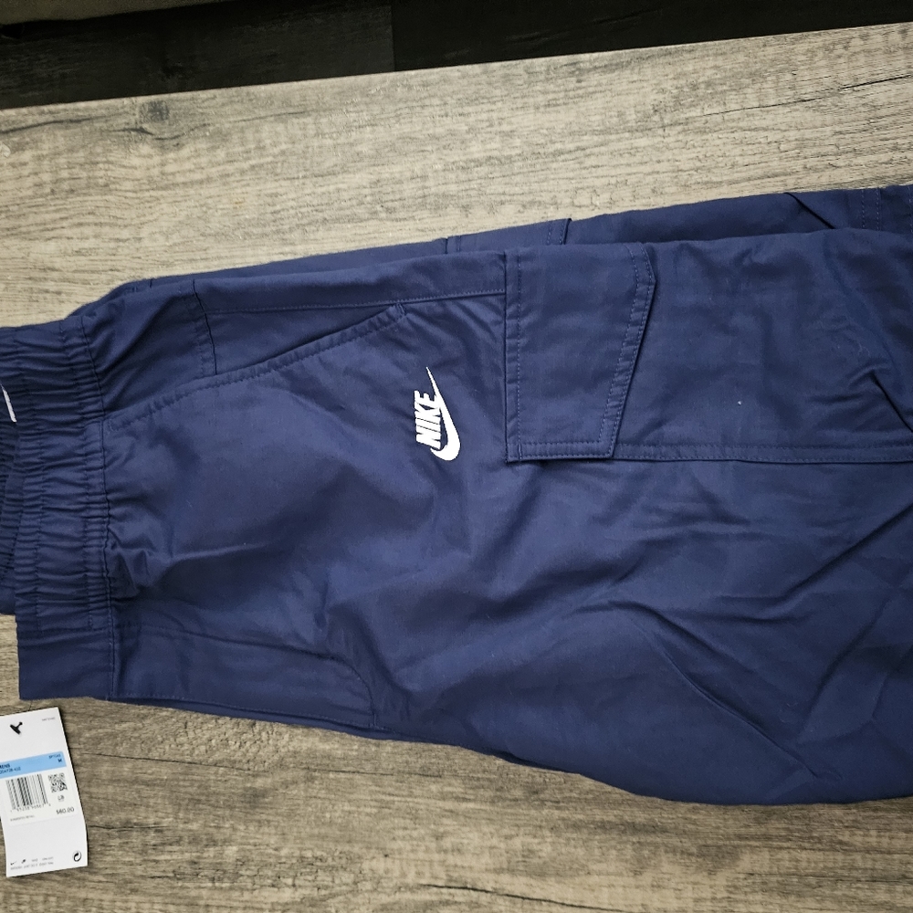 Men nike golf dress shorts. Size medium